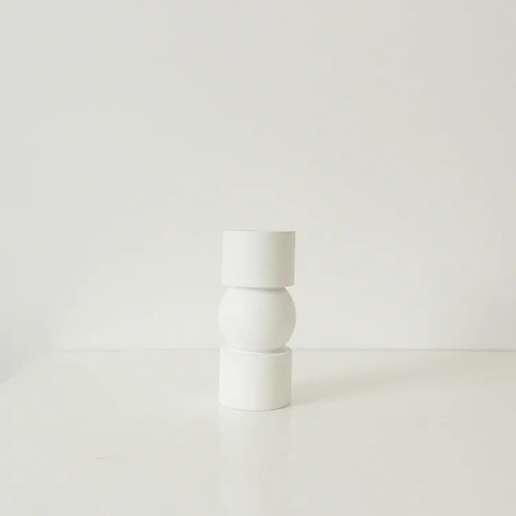 Italienischer Holz-Kerzenhalter im minimalistischen Design – Schwarze & weiße Deko-Candlesticks