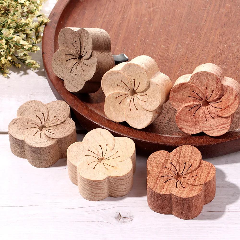 Holz-Duftstein „Silent Bloom“ – Aromatherapie-Diffusor in Blumenform für Zuhause & Auto