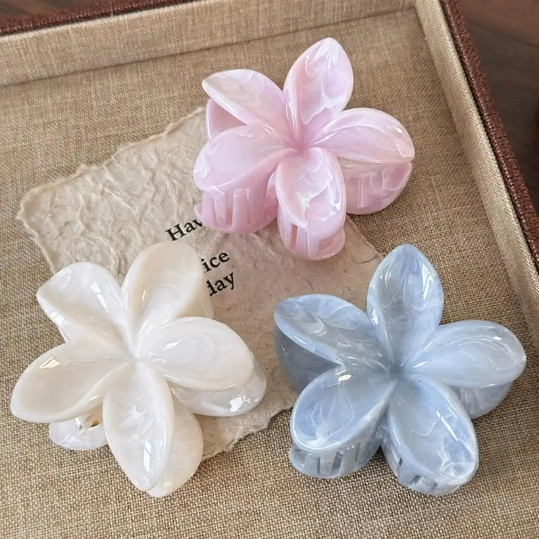 Haarspange „Blossom“ – Verspielte Blüten-Haarklaue im Retro-Stil