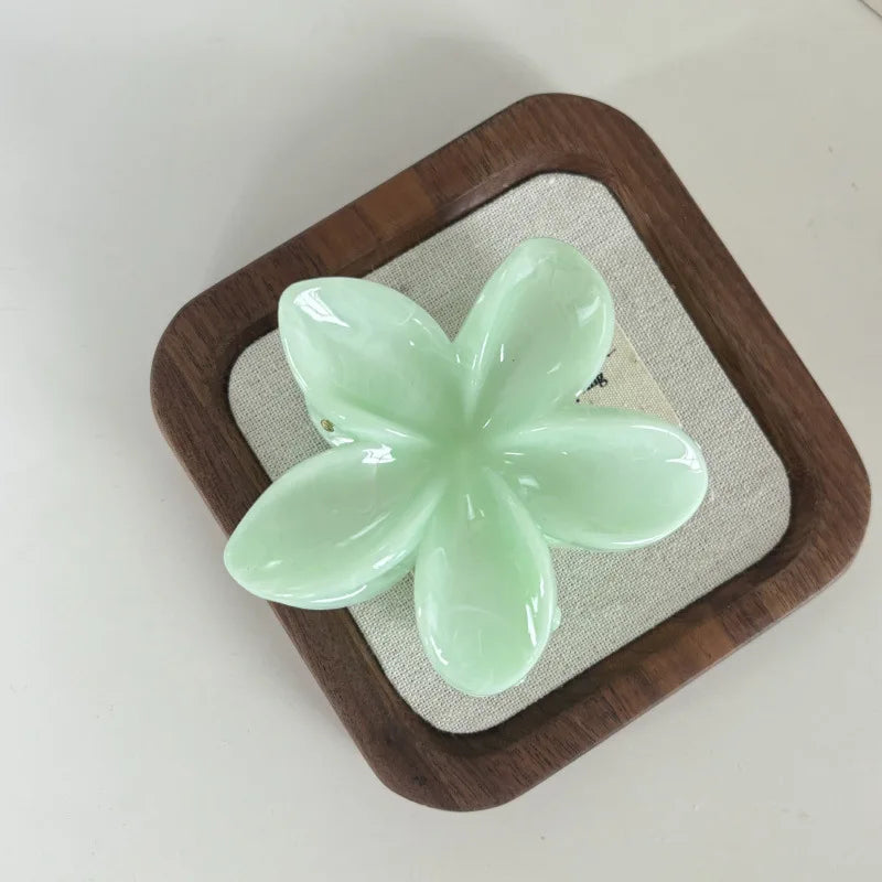 Haarspange „Blossom“ – Verspielte Blüten-Haarklaue im Retro-Stil