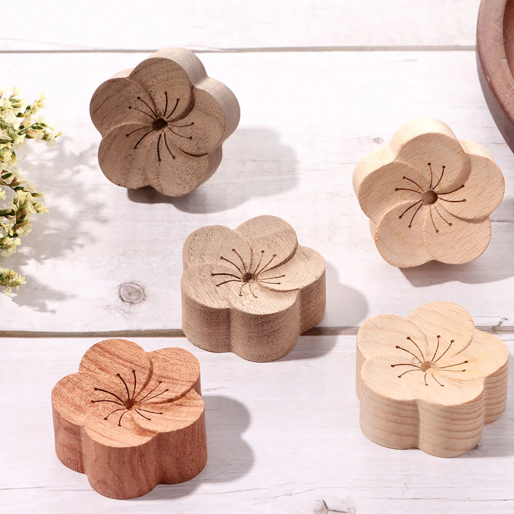 Holz-Duftstein „Silent Bloom“ – Aromatherapie-Diffusor in Blumenform für Zuhause & Auto