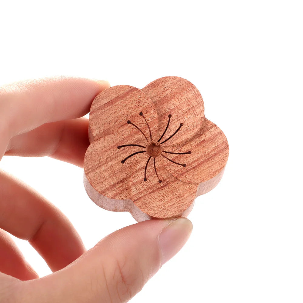 Holz-Duftstein „Silent Bloom“ – Aromatherapie-Diffusor in Blumenform für Zuhause & Auto