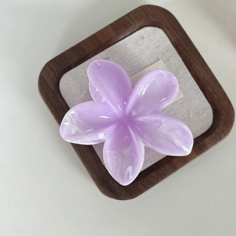 Haarspange „Blossom“ – Verspielte Blüten-Haarklaue im Retro-Stil