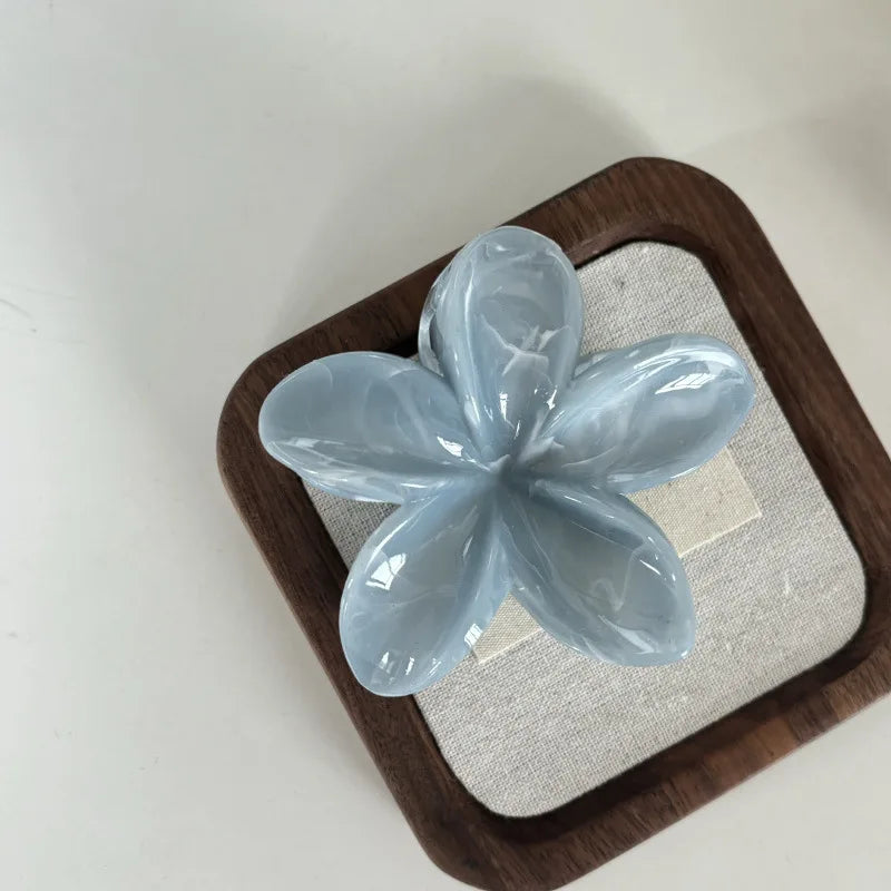 Haarspange „Blossom“ – Verspielte Blüten-Haarklaue im Retro-Stil